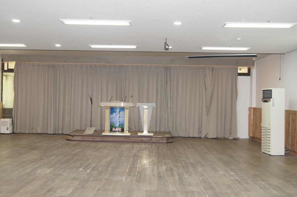 Geomunoreum Hostel Jeju Bagian luar foto