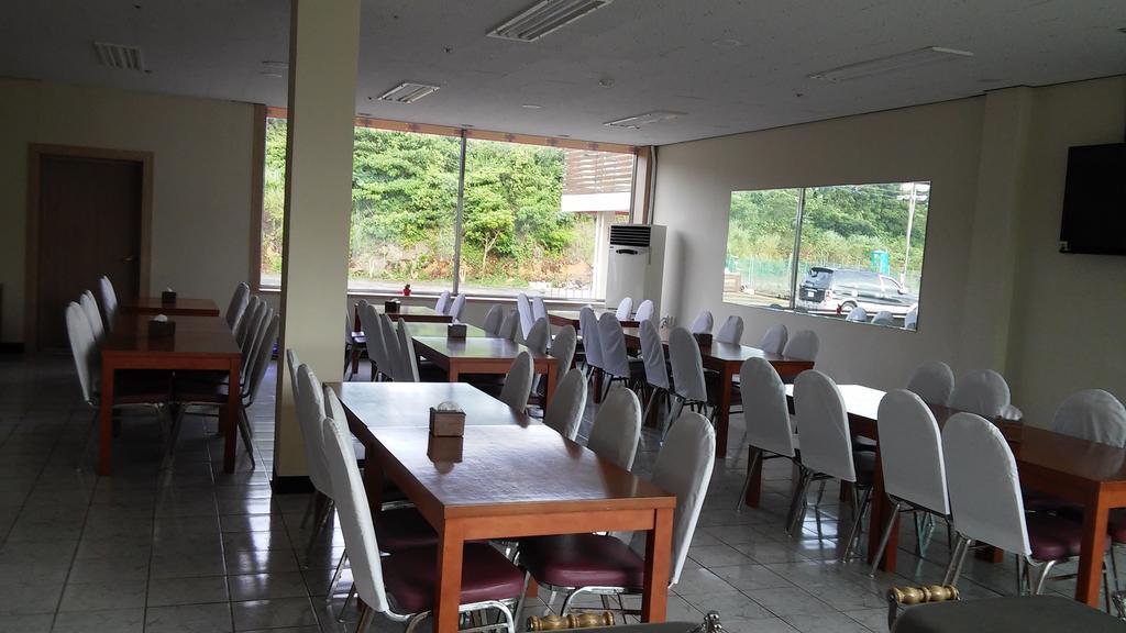 Geomunoreum Hostel Jeju Bagian luar foto
