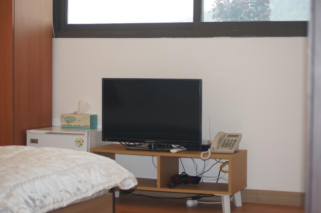 Geomunoreum Hostel Jeju Bagian luar foto