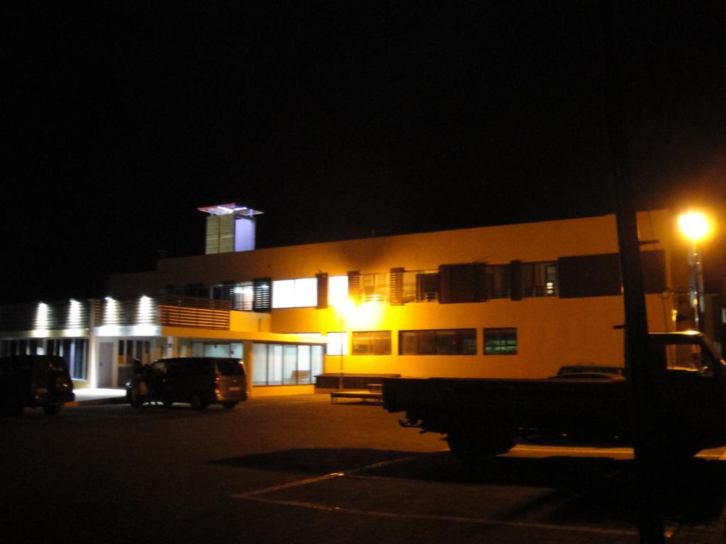 Geomunoreum Hostel Jeju Bagian luar foto