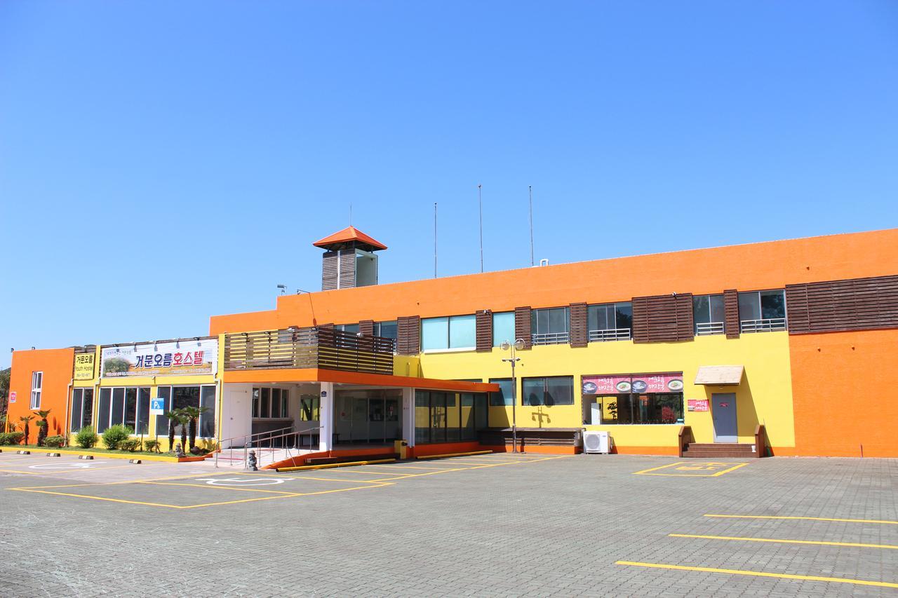 Geomunoreum Hostel Jeju Bagian luar foto