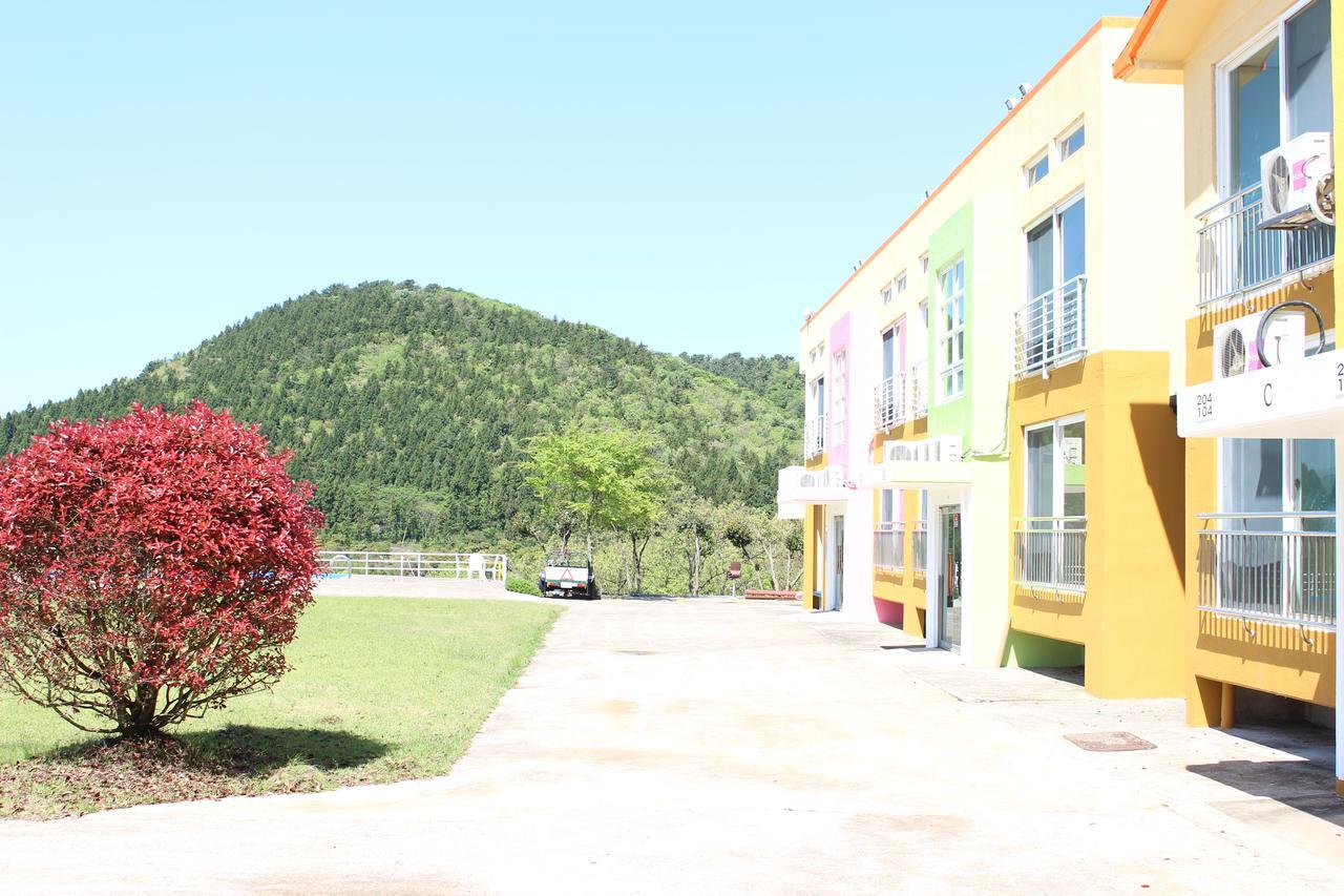 Geomunoreum Hostel Jeju Bagian luar foto