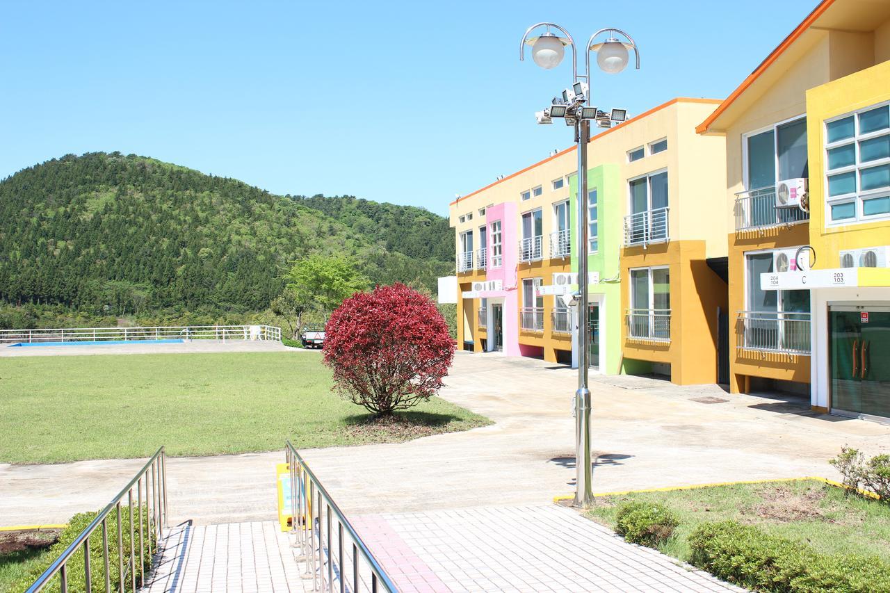 Geomunoreum Hostel Jeju Bagian luar foto