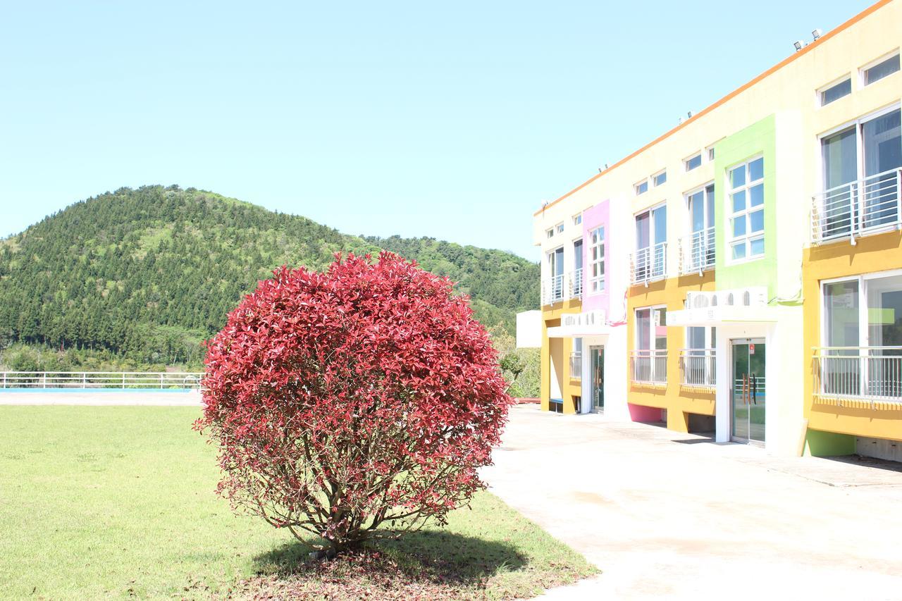 Geomunoreum Hostel Jeju Bagian luar foto