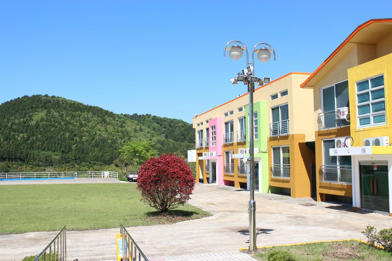Geomunoreum Hostel Jeju Bagian luar foto