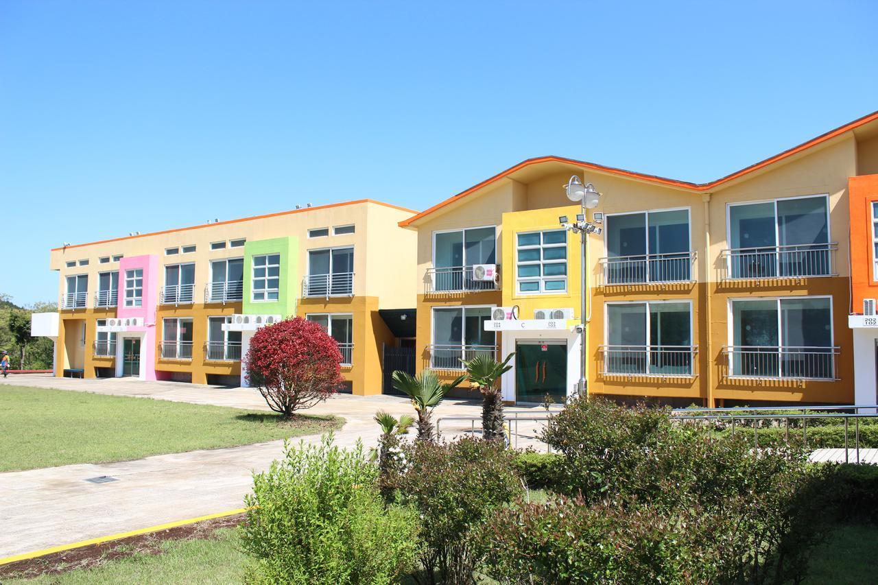 Geomunoreum Hostel Jeju Bagian luar foto