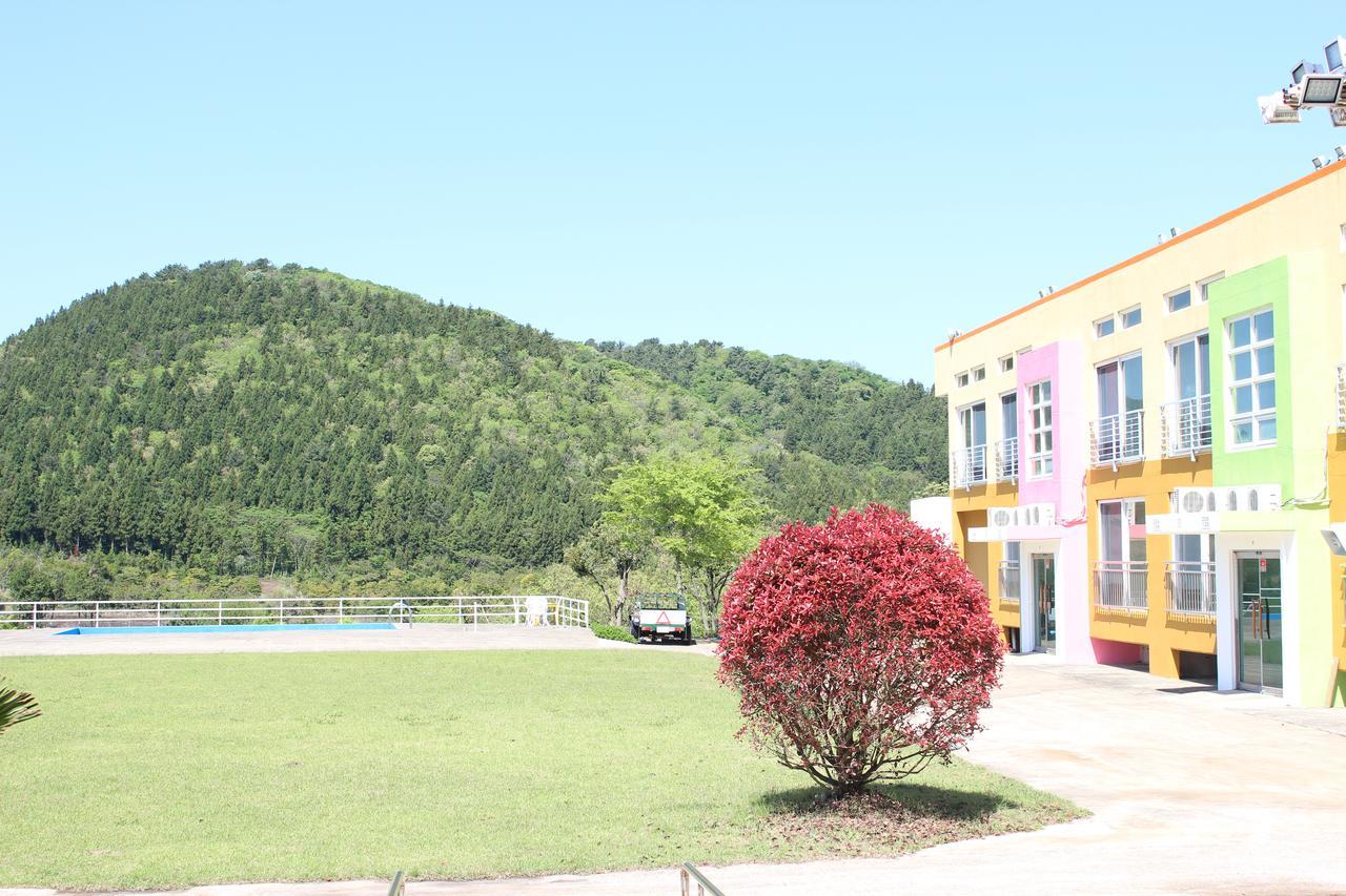 Geomunoreum Hostel Jeju Bagian luar foto