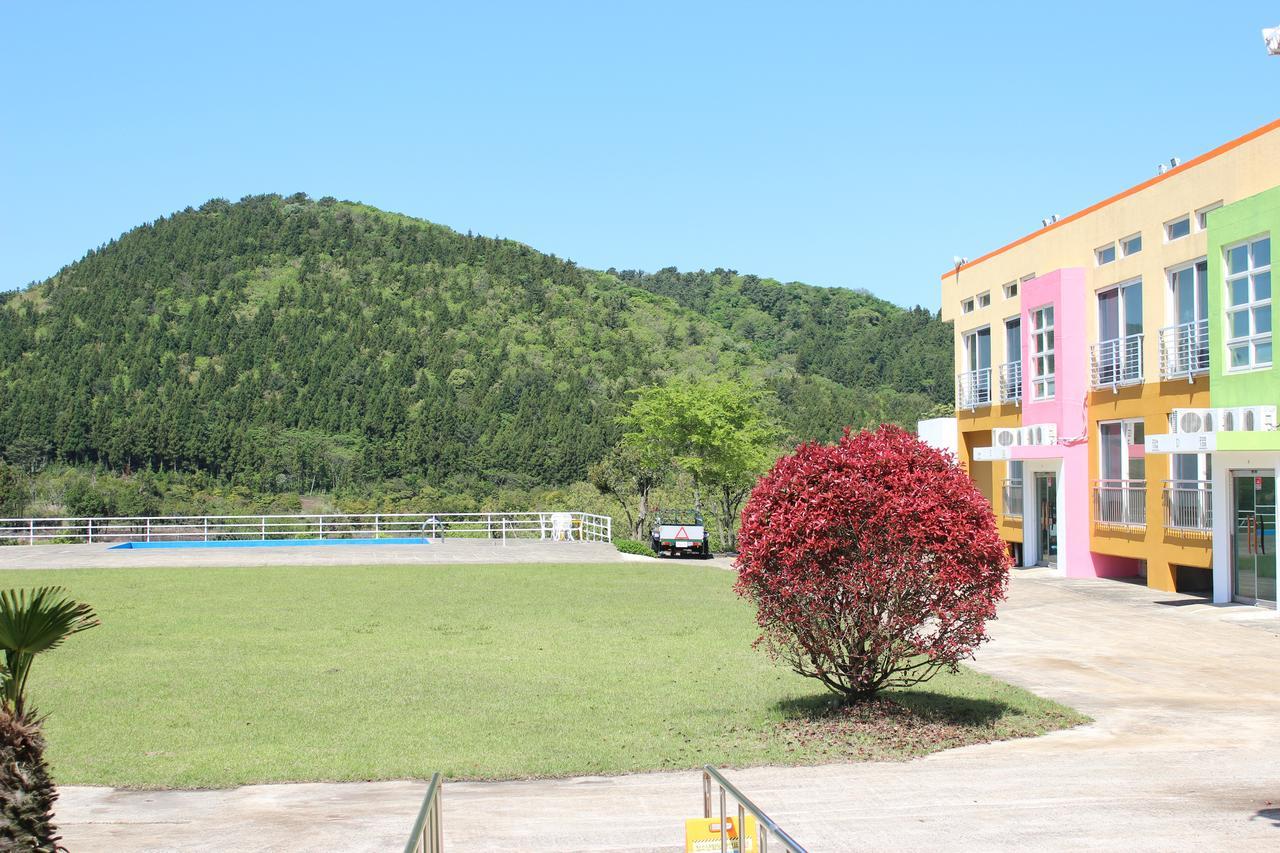 Geomunoreum Hostel Jeju Bagian luar foto